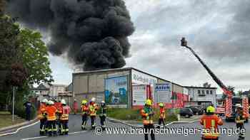 Brand in Recyclingbetrieb - Rauchwolke über Braunschweig