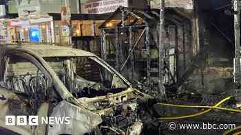 Bar and van destroyed in late-night seaside fire