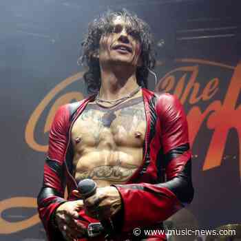 Justin Hawkins blames phones for stage dive fall