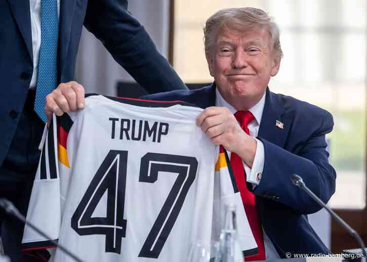 Merz schenkt Trump Nationalmannschafts-Trikot mit Nummer 47