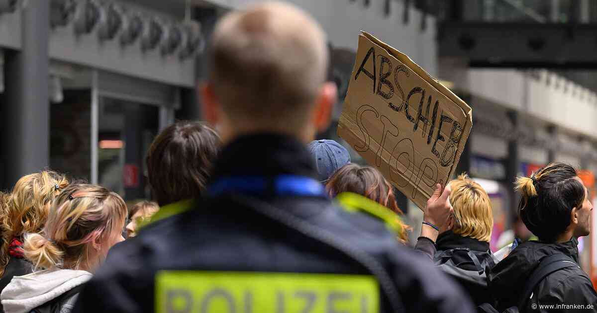 Deutschland schiebt rund 30 Männer nach Afghanistan ab