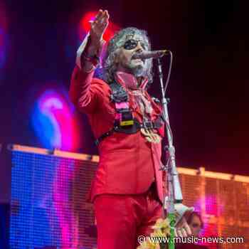 The Flaming Lips axe show as frontman Wayne Coyne battles pneumonia