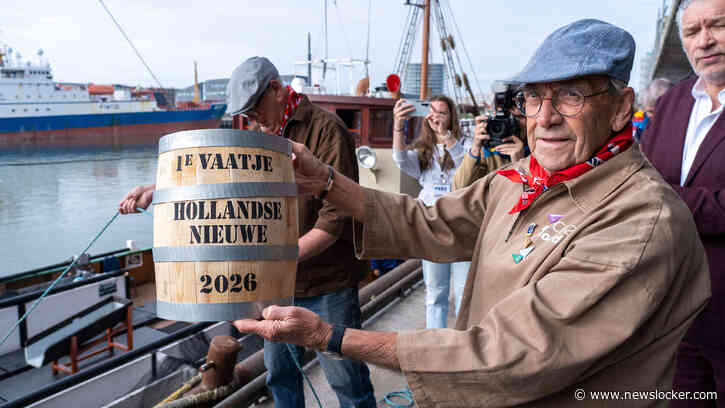 Haringkoorts in Scheveningen! Historische logger SCH 236 brengt eerste vaatje binnen: ’Een echte proteïnebom’