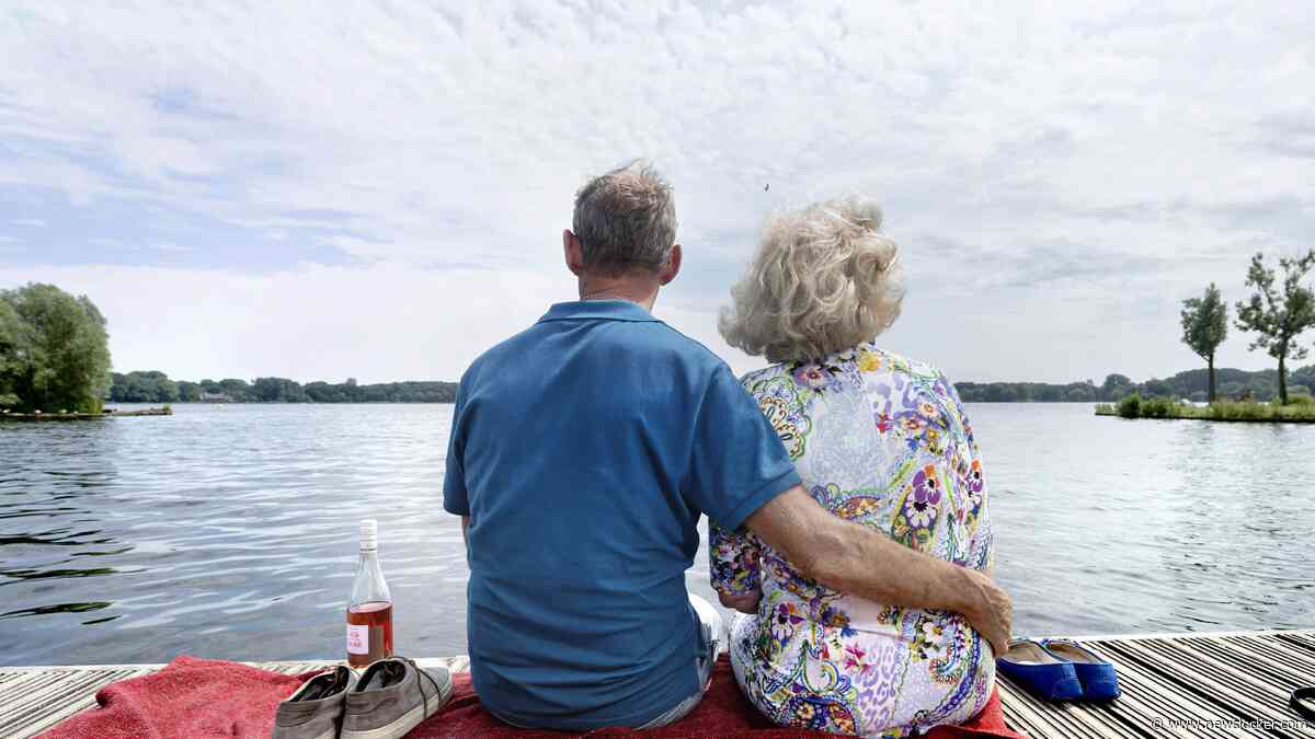 AOW gaat omhoog: zoveel geld krijgen senioren erbij