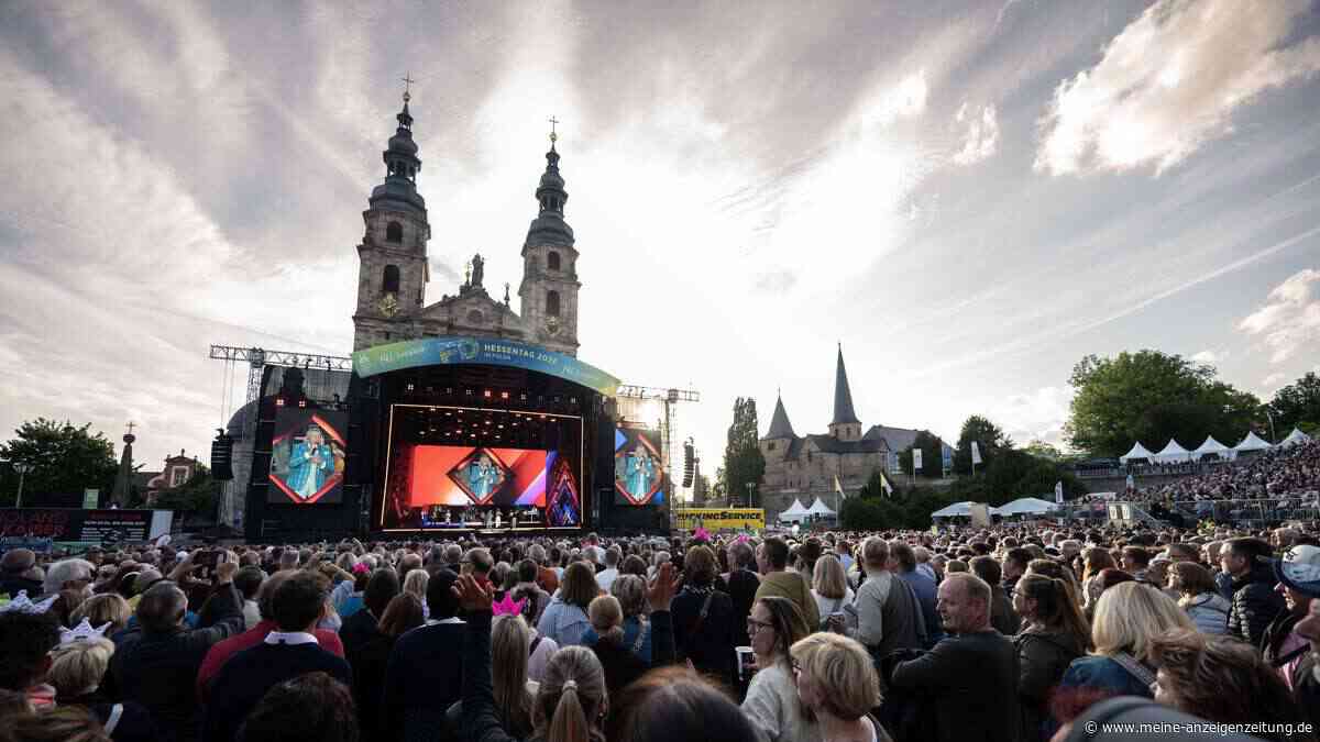 Domplatzkonzerte in Fulda: Tobias Sammet mit Avantasia in der Hessentags-Arena