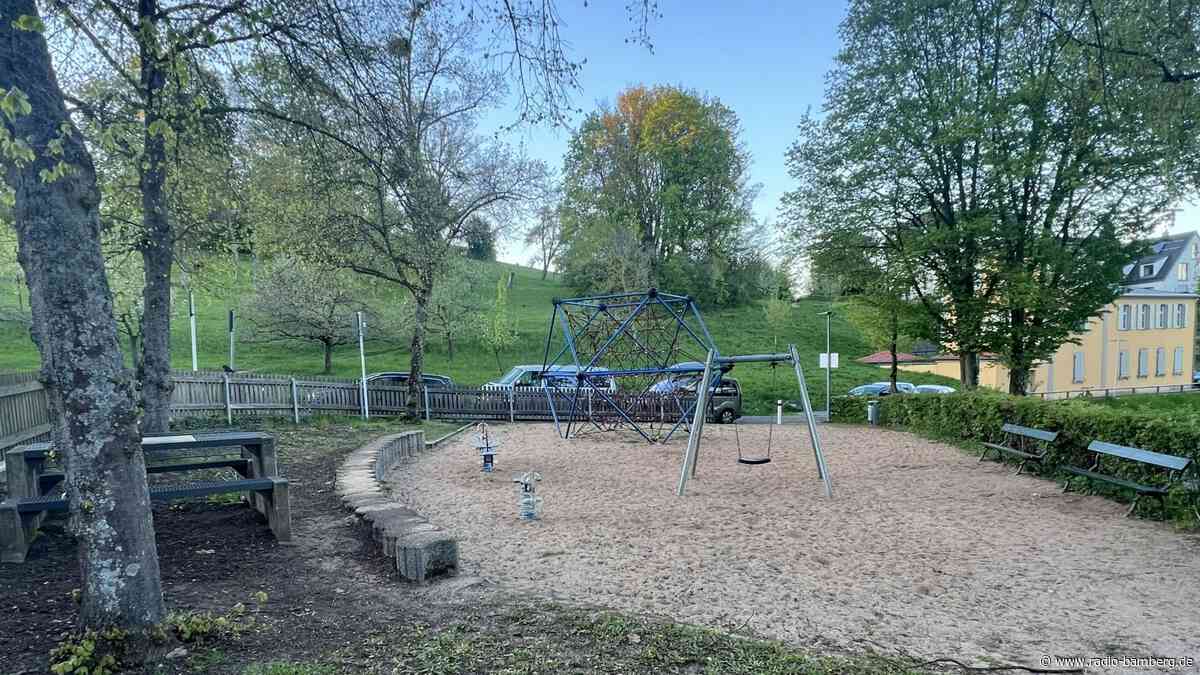 Spielplatz am Jakobsberg: OB Niedermaier tauscht sich mit Eltern aus