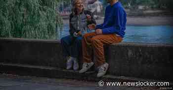 Vijftiger gaat met dochter van beste vriendin in Britse comedy &lsquo;Alice &amp; Steve&rsquo;