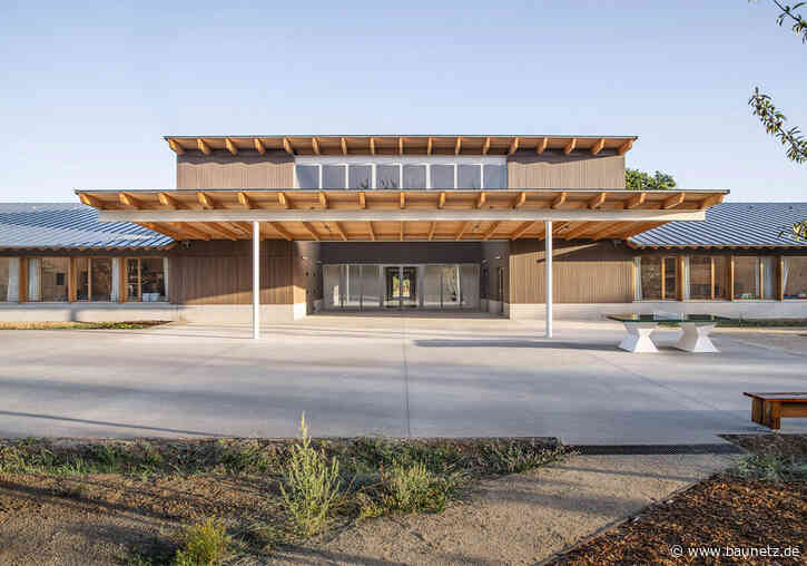 Tragender Lehm - Schule bei Rennes von Tracks Architectes
