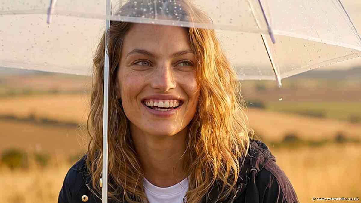 Roman shoppers snap up 'stylish' raincoat as summer brings sunshine and showers