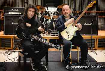 STEVE HACKETT And STEVE ROTHERY Announce Long-Awaited Collaborative Album 'The Roaring Waves'
