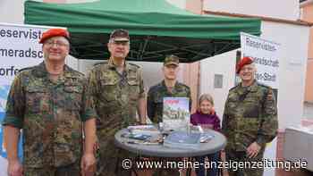 Reservisten werben vor Marktkirche – und erleben eine Überraschung