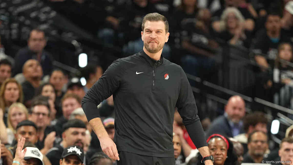Chicago Bulls swoop in, hire Tiago Splitter away from Portland to be next head coach