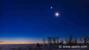 Don't miss the moon lead a dazzling mini 'planet parade' on June 17