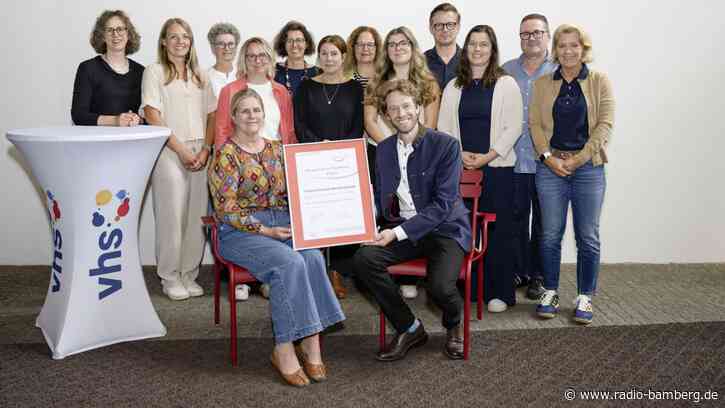 Volkshochschule überzeugt mit Bildungsqualität, Innovationskraft und gesellschaftlichem Engagement