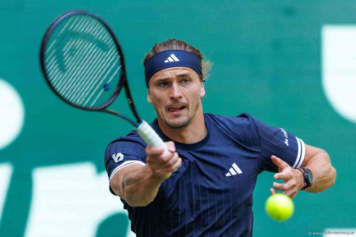 Rasenauftakt mit Problemen: Zverev in Halle im Achtelfinale