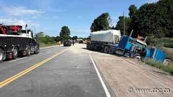 1 person injured, highway closed after 5-vehicle collision in Morriston
