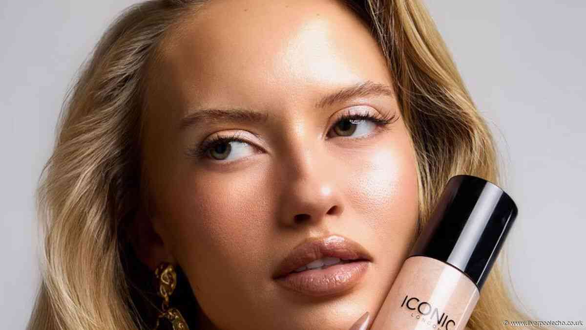 The £26 'magic in a bottle' glow spray that 'gives mature skin a lift'