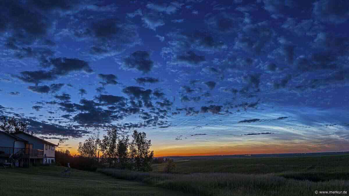 Silbrig-blaue Wolkenschleier am Himmel – so beobachten Sie die leuchtenden Nachtwolken