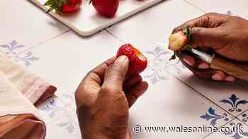 Stop throwing away strawberry tops, adding 1 ingredient makes them delicious
