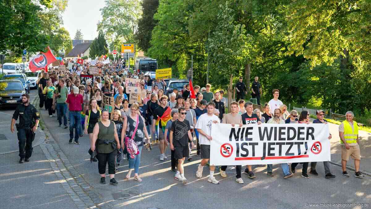 „Vielfalt ist keine Bedrohung“: 1400 Menschen demonstrieren in Moosburg gegen AfD-Treffen