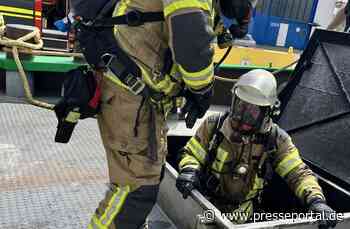 FW Bremerhaven: Feuerwehr löscht Brand im Maschinenraum eines Binnenschiffes