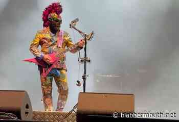 LIMP BIZKIT's WES BORLAND On SAM RIVERS's Death: 'It's Just Like We Lost A Piece Of Our DNA'