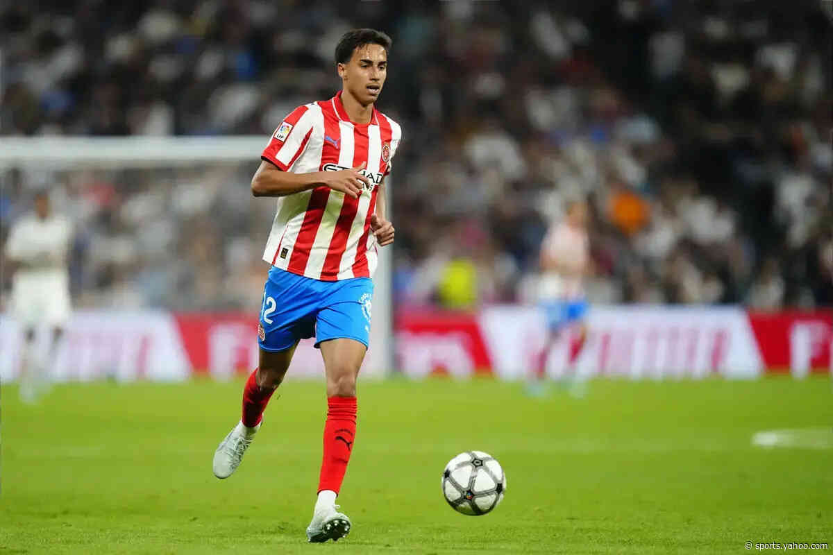 Barcelona sporting director makes Man City contact over Vitor Reis after Girona relegation