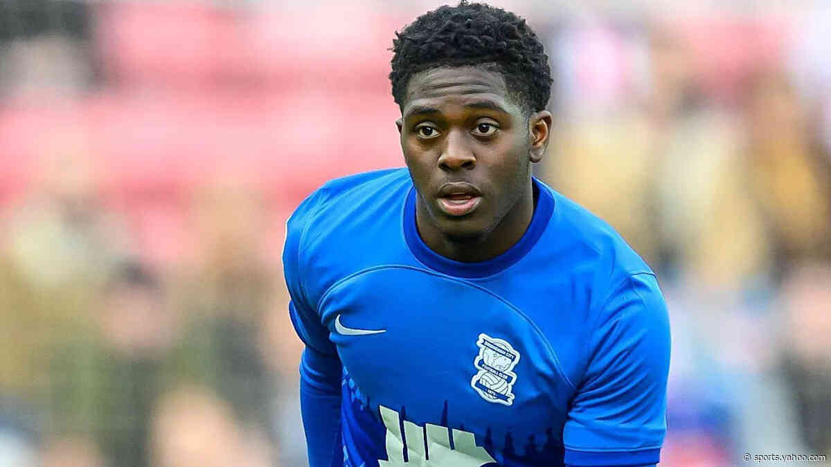 Barrow bring in right-back Oakley