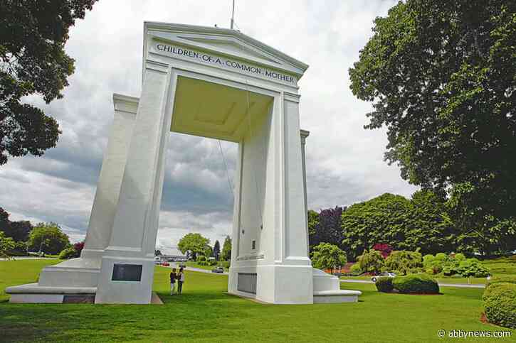 One to hospital in Blaine shooting near Peace Arch Park, FBI investigating