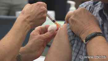 Alberta urged to follow federal guidance as it develops fall COVID-19 vaccine plan