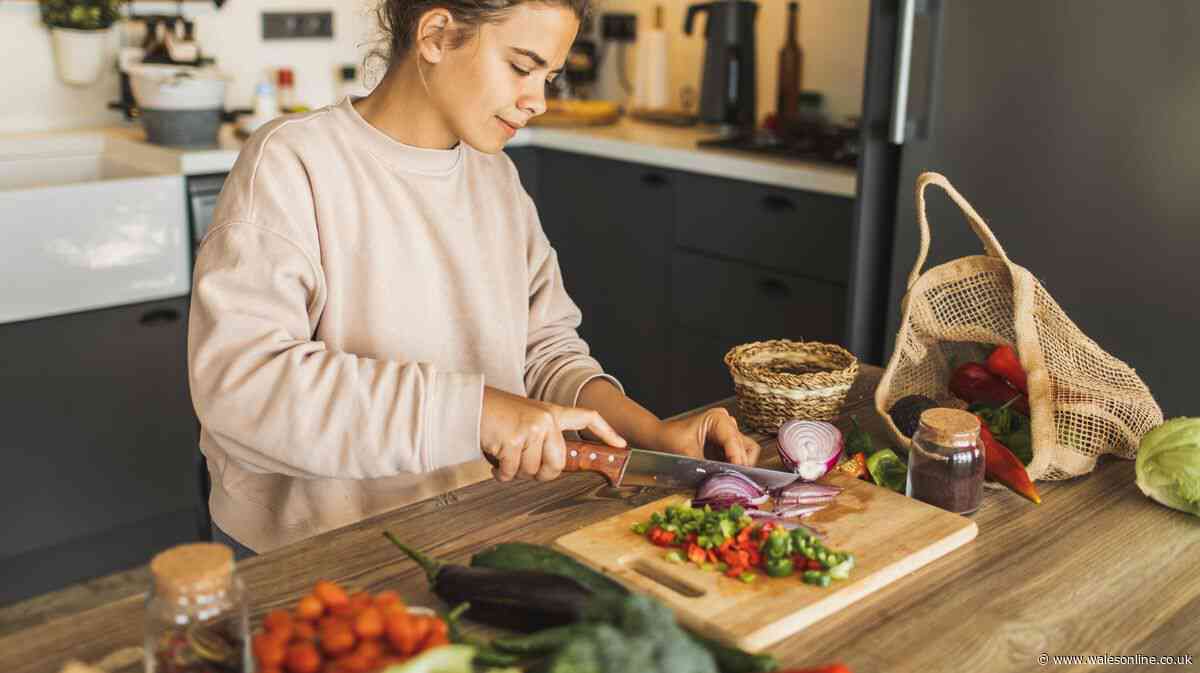 3 salad fruits and vegetables experts say never store in the fridge'