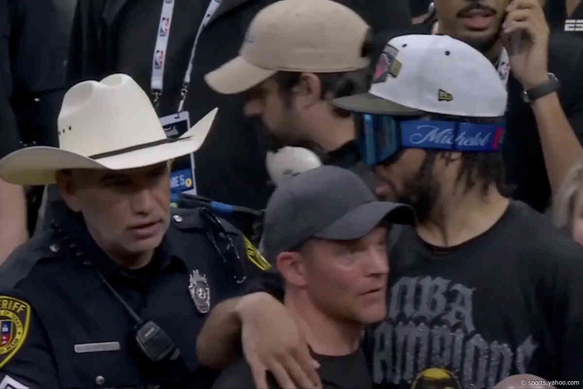 Jalen Brunson has curious moment with cop during Knicks celebration: ‘Don’t push him’