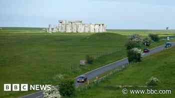 'Action needed to stop Stonehenge rat-running'