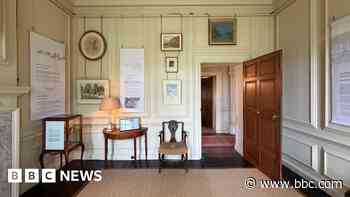 Hidden bedroom revealed at historic house