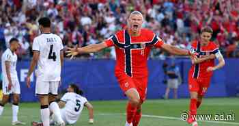 Erling Haaland maakt indruk bij WK-debuut en bezorgt Noorwegen zege met twee goals tegen Irak
