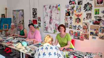 30 Besucher beim World Collage Day: „Wenn meine Finger kleben, bin ich glücklich“