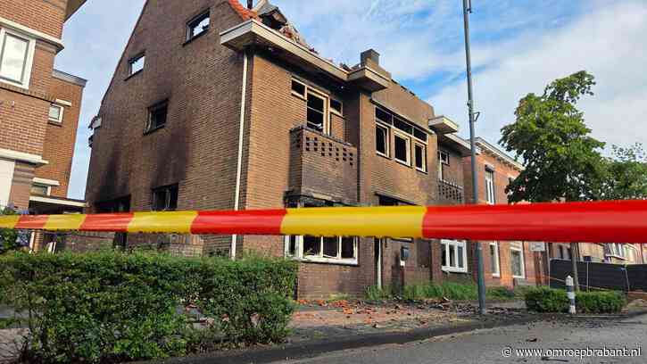 Zoekactie naar mogelijke persoon in uitgebrande woning Rijen
