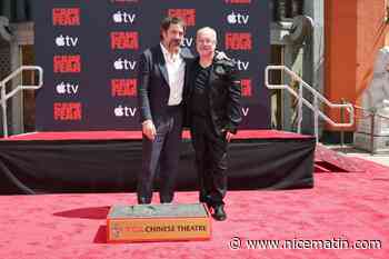 Comme Jack Nicholson ou Marilyn Monroe, l’acteur Javier Bardem laisse ses empreintes sur Hollywood Boulevard