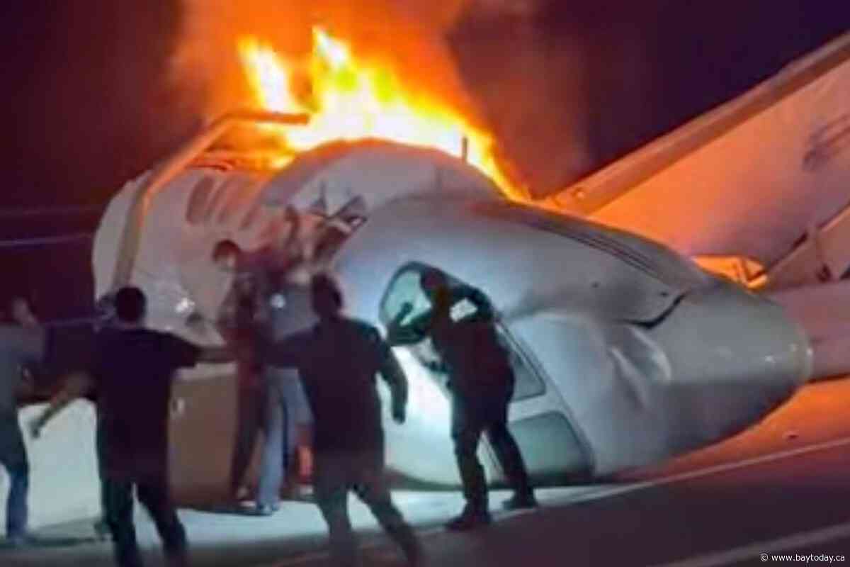 1 killed when small plane crashes on Texas highway. People leave vehicles to try to help