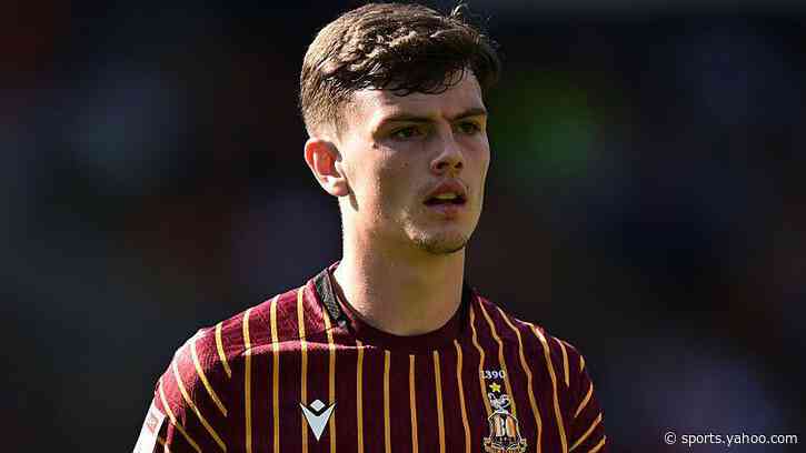 Millwall sign Bradford midfielder Metcalfe