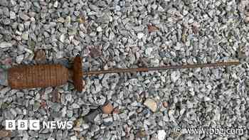 WW1 grenade brought to auction prompts 100m cordon
