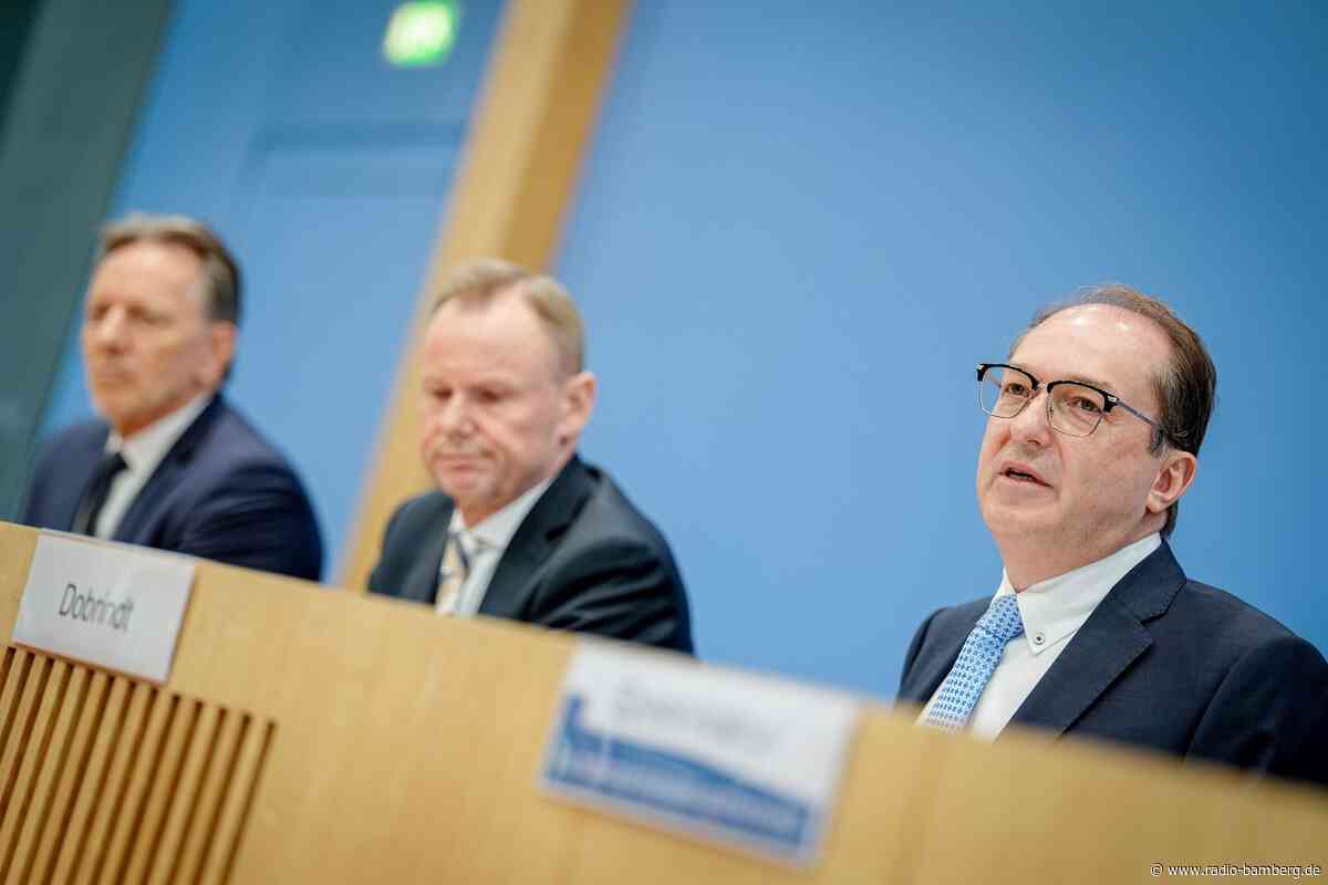 Appell an Innenminister: Mehr Schutz vor rechter Gewalt