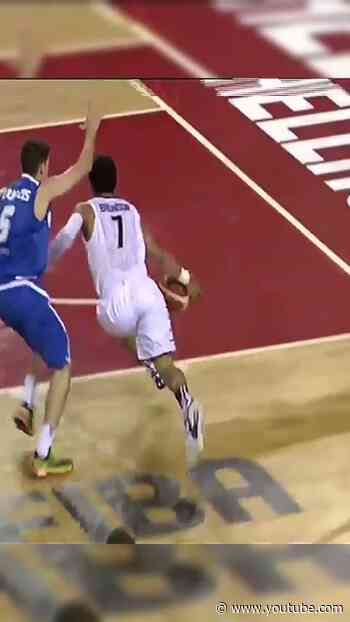 You don't see that every day 😳 #FIBAU19
