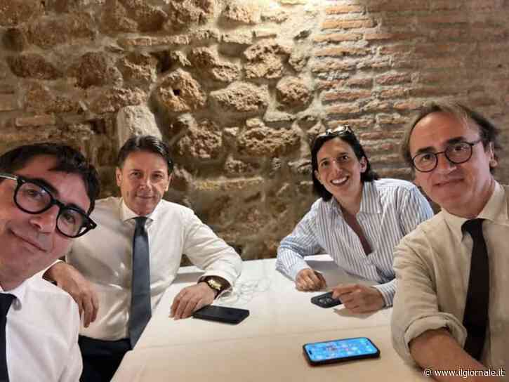 Il selfie e gli sfottò per il campo largo. Conte caccia Renzi e la Salis "occupa"