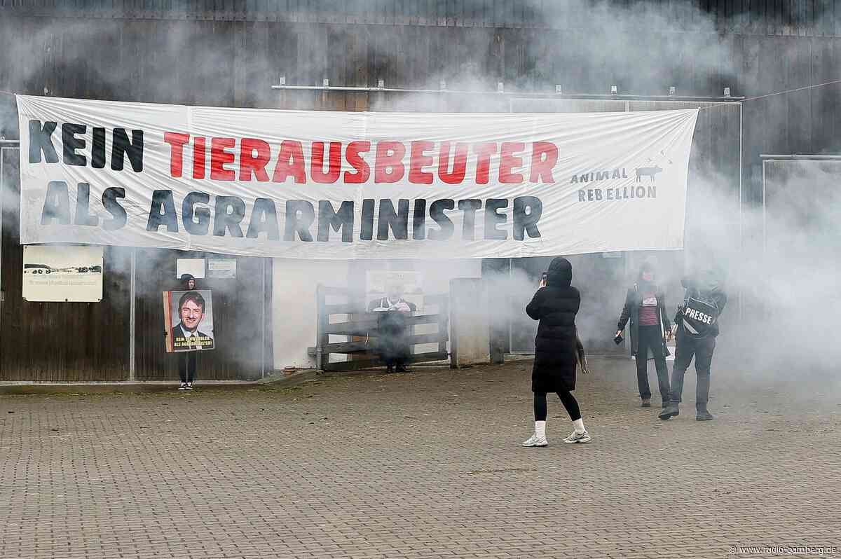 Protest auf Hof – Felßner spricht von «Terroristen»