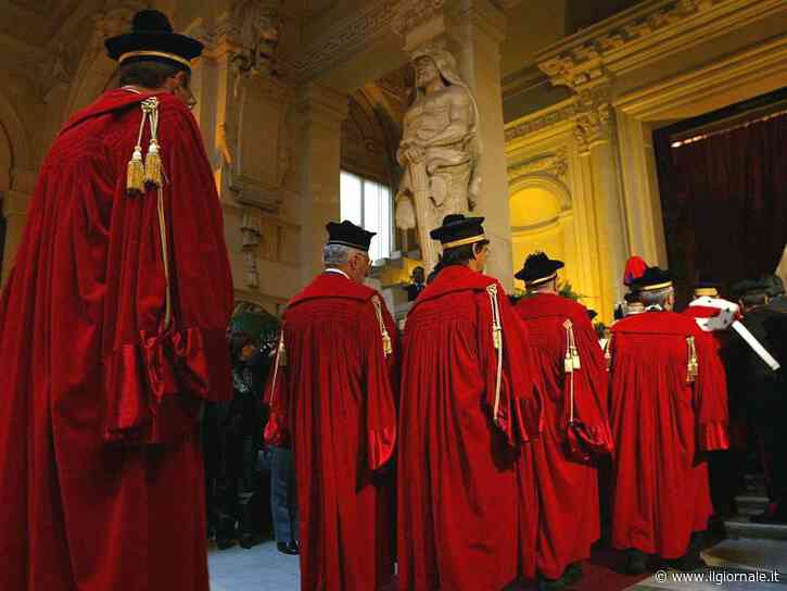 Insulti e sputi all'ex collega dopo la fine della relazione: per la Cassazione il licenziamento non era giustificato