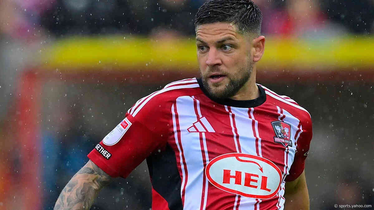 Fleetwood re-sign defender Andrew