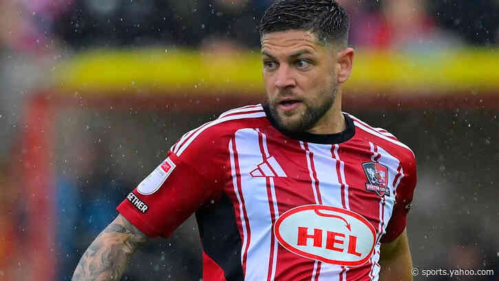 Fleetwood re-sign defender Andrew