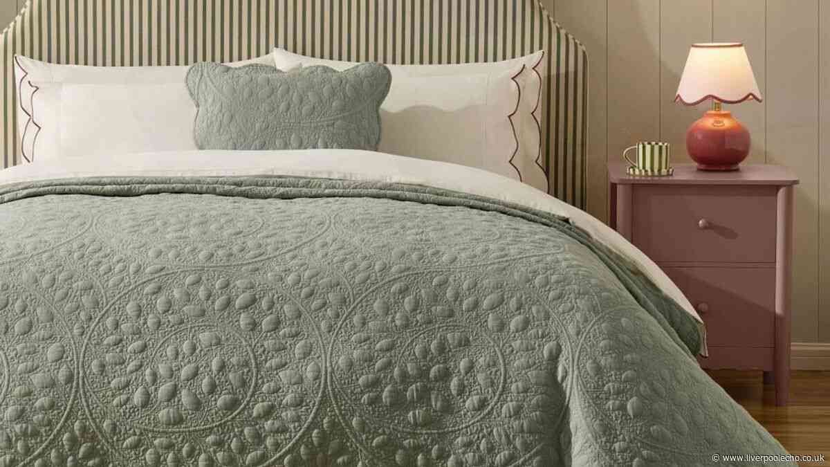 'Beds look luxurious' with Dusk's 'stunning' summer bedspread now on sale