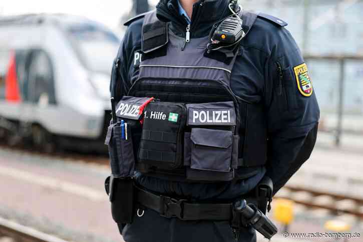 Zugbegleiterin von Fahrgast attackiert